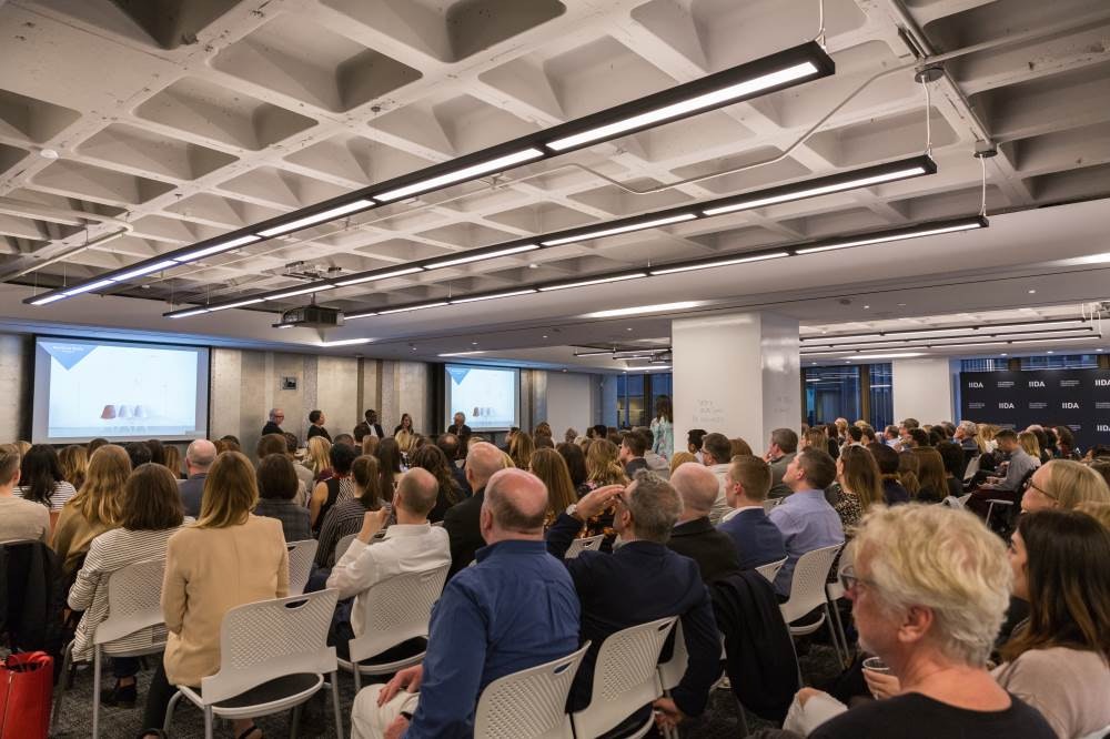 1652336421899 Boutique Crowd Audience