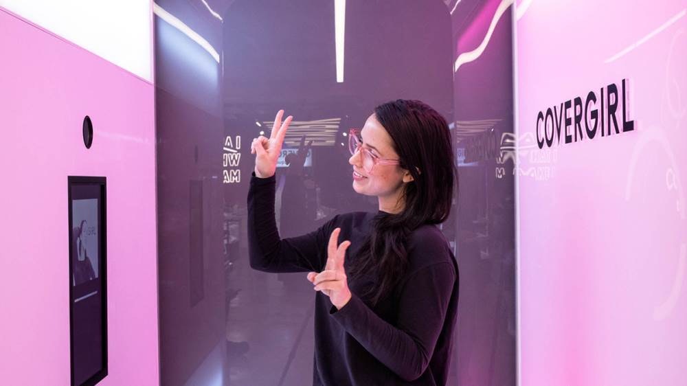 1652336891232 Covergirl Timessquare Flagship 02