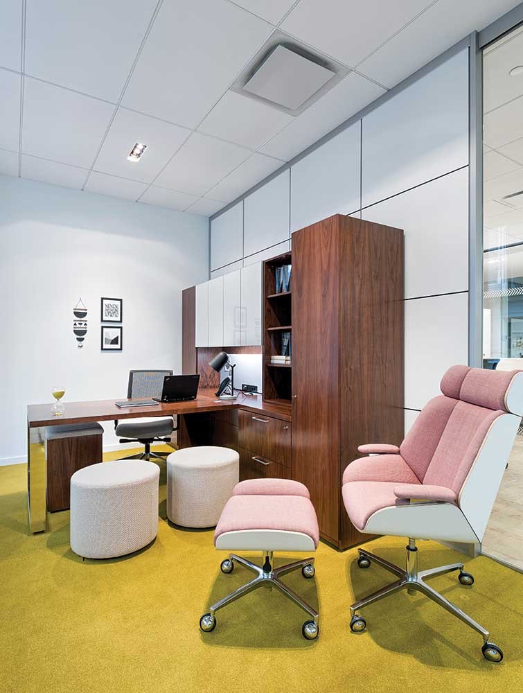 1652341929214 I 0817 Web Dressrm 6 Lg