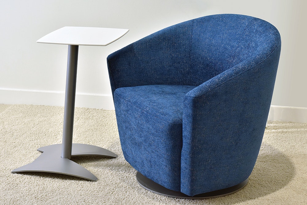 1_IS_0918_S_NR_Integra_Kixsy_Pull-up_Table-w-Summit_Swivel