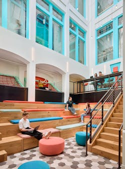 Spreetail's offices designed by Perkins&Will feature social spaces that allow for flexible work or meetings. Spreetail's offices designed by Perkins&Will feature social spaces that allow for flexible work or meetings.