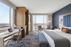 With 843 standard rooms and 157 suites (comprising four suite types) dispersed across the 4 facades of the tower, there is bound to be a room style and unique view to meet every guest request.