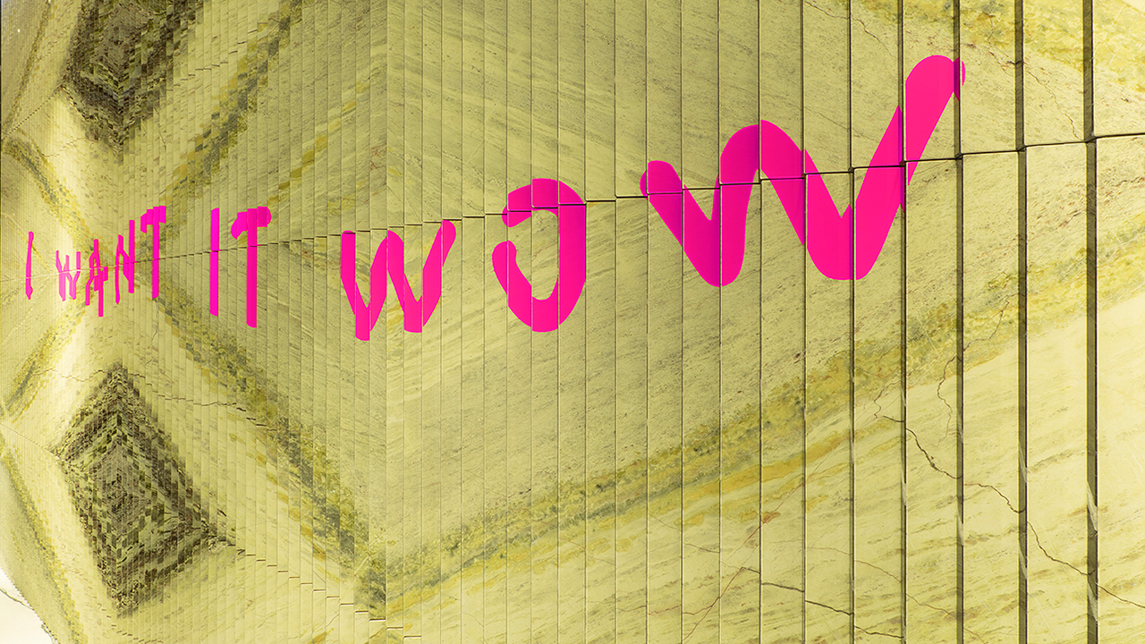 'I WANT IT WOW' is an invitation to experience excitement and wonder at the world around us and to reflect on our own emotions. The artwork is only revealed at the end of the journey, representing a symbol of the personal quest and the need to move forward in life to discover the true self.