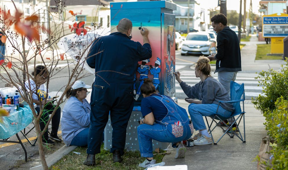 EskewDumezRipple studio members work to transform an electrical box cover for New Orleans organization High Voltage as part of the firm&rsquo;s 10th Anniversary of Martin Luther King, Jr. Day of Service in New Orleans and Washington, D.C.