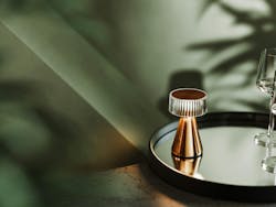 Neoz Piccolo cordless table lamp in gold.