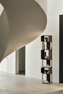 The Stairs Rack in varnished teak brown. The Stairs Rack in varnished teak brown.