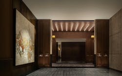 Upon entering the Mandarin Oriental Guangzhou, guests are met with an art gallery-type atmosphere, featuring large-scale paintings and sculptures.