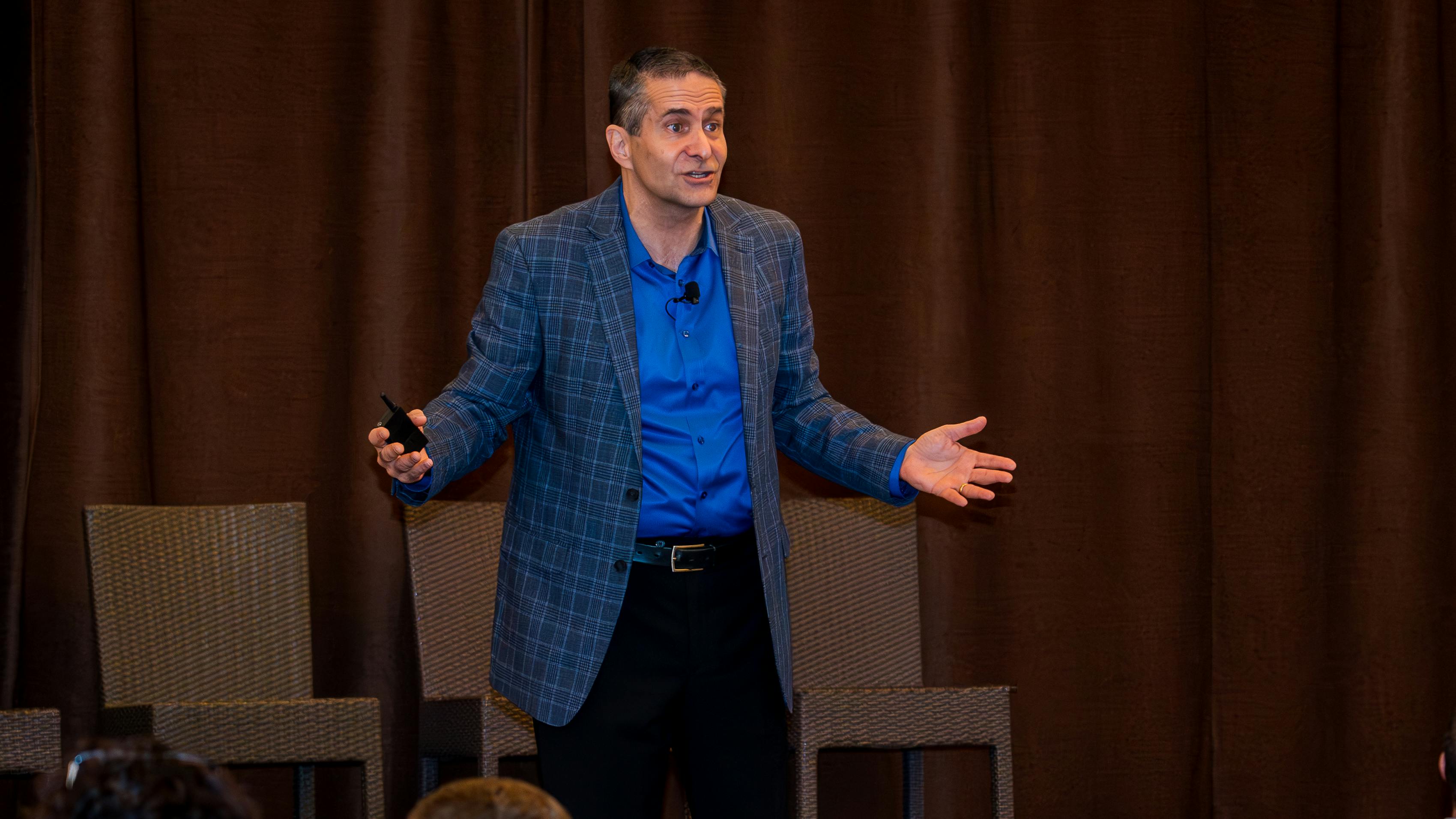 Sam Richter illuminated the transformative power of AI technology during the 2024 Wallcoverings Association Annual Meeting.