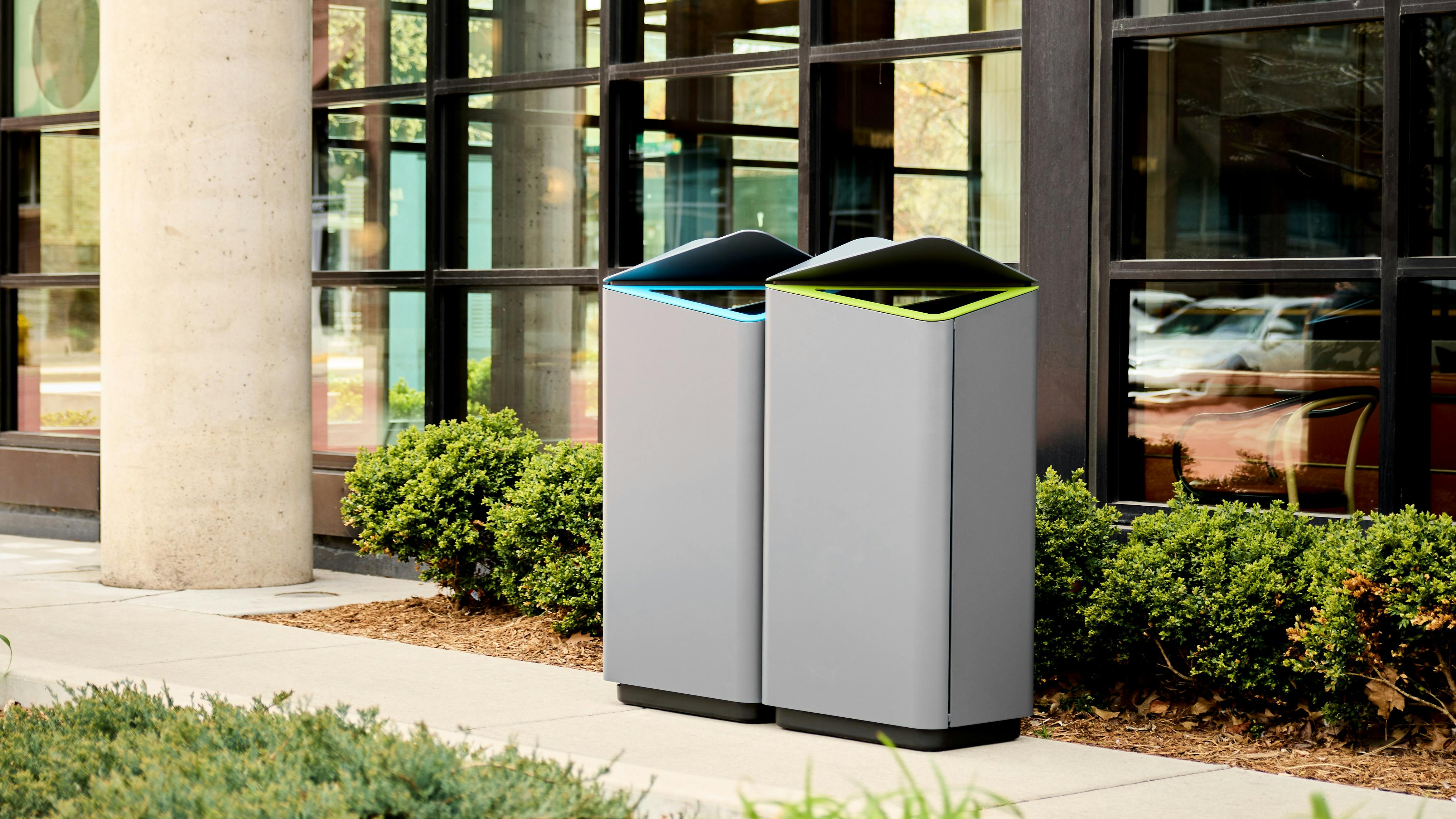 The Rockford Litter comes in a side-opening and top-opening design.