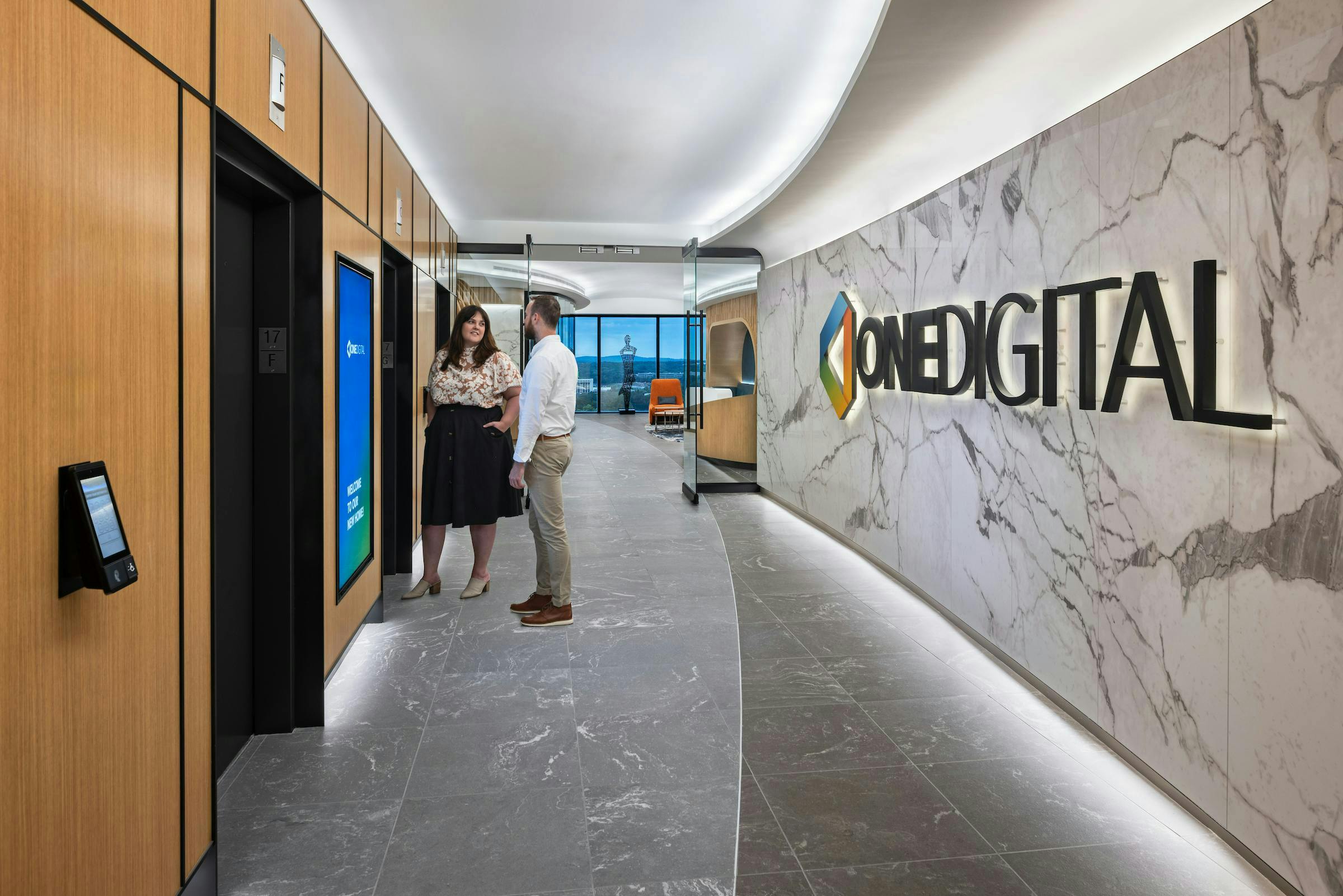 onedigital_01_elevator_lobby_with_people