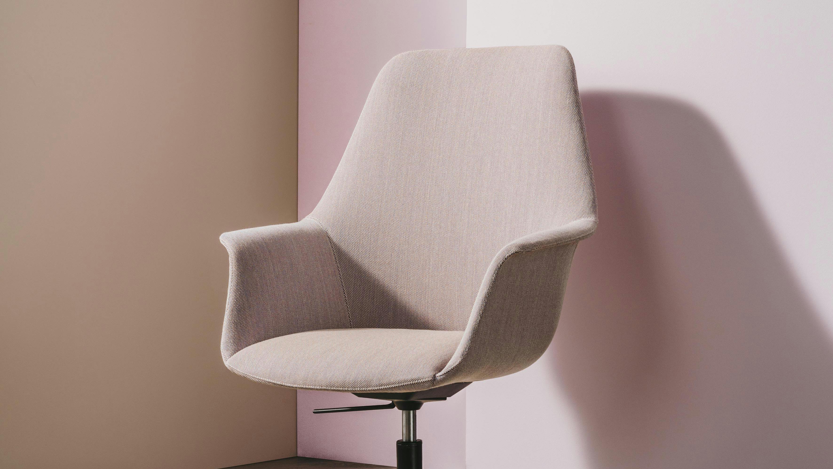 Andreu World's gala executive chair