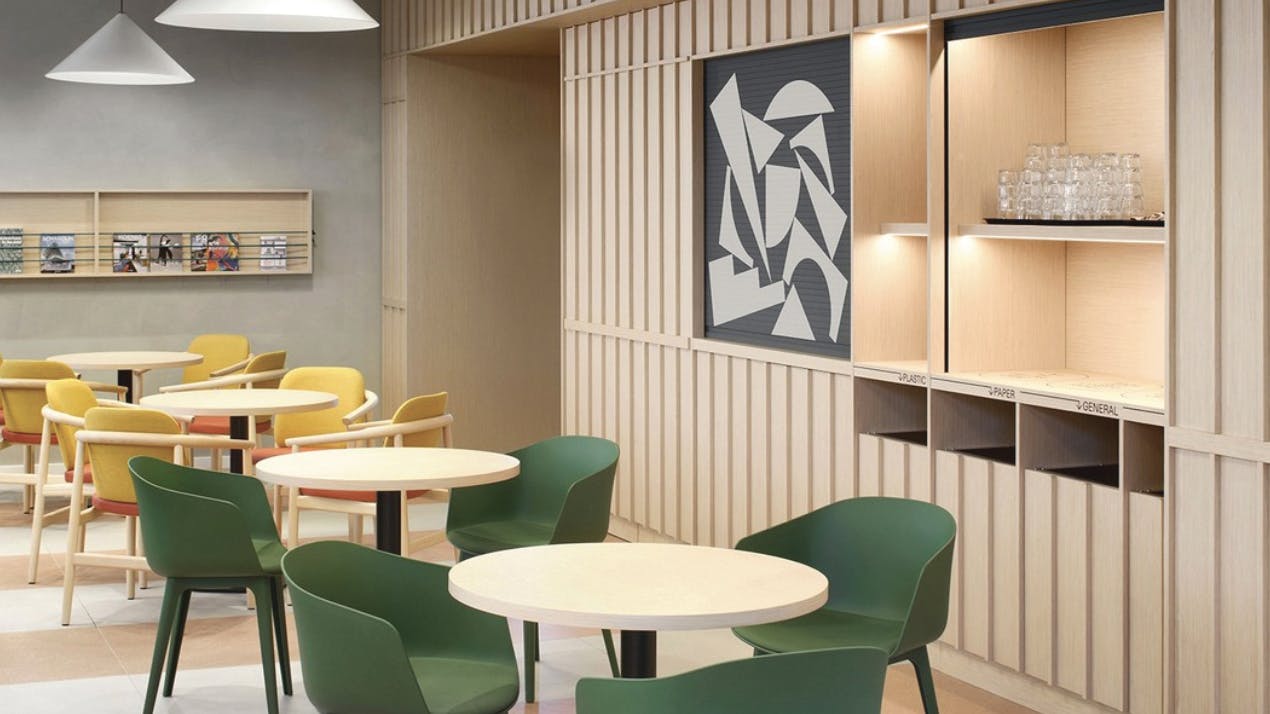 Treefrog's 1805F Xilo 2.0 Striped XL White veneer installed on the wall in a collaborative space.