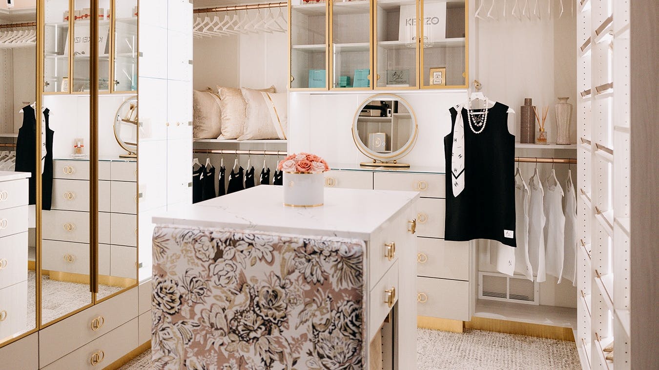 Champagne Satin Aluminum surface from the 900 Series.