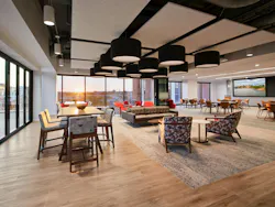 Spacious gathering areas are complemented by expansive views of downtown and access to natural daylight. Spacious gathering areas are complemented by expansive views of downtown and access to natural daylight.