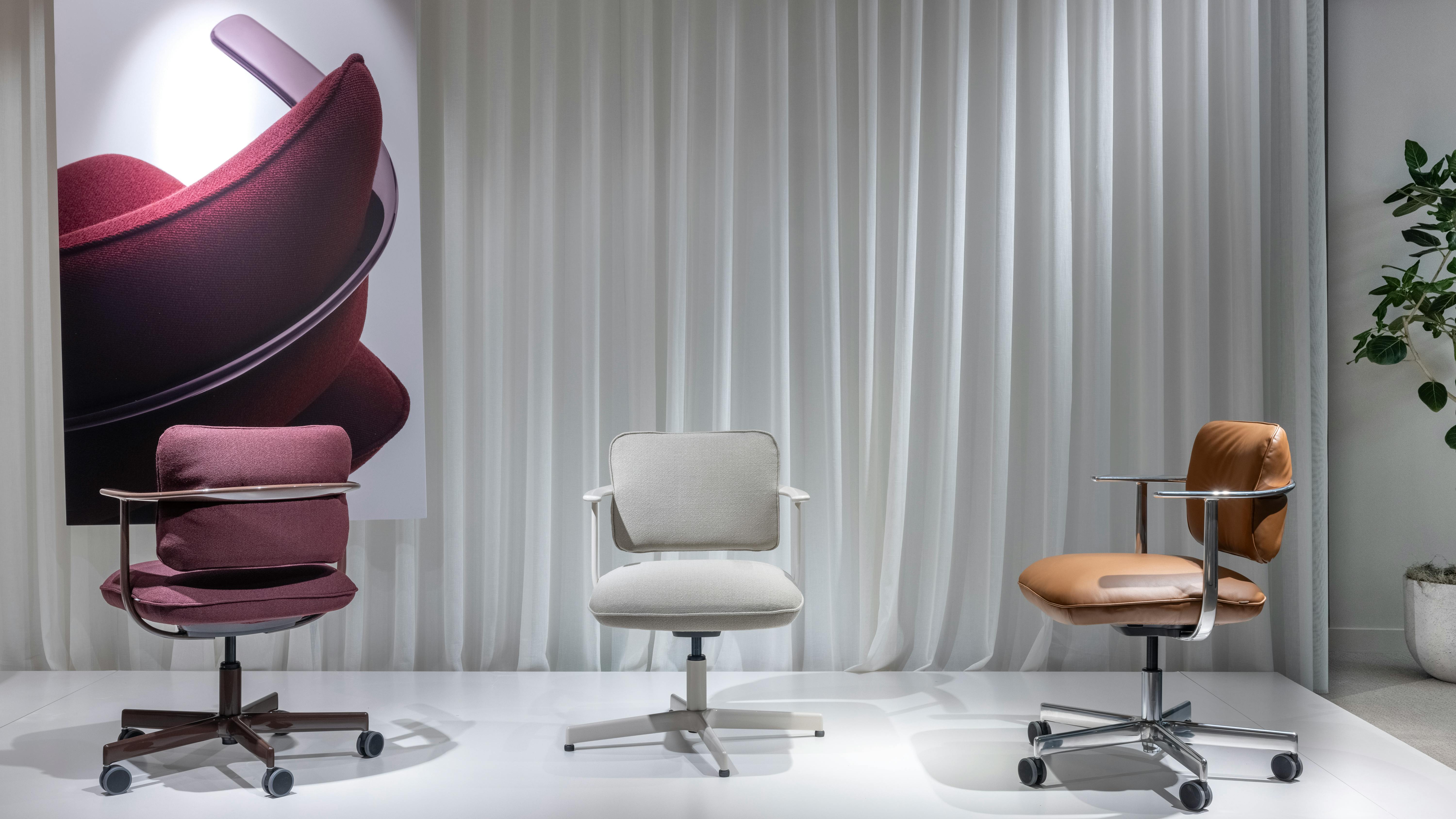 U-Type office chairs feature a continuous die-cast aluminum frame and upholstered cushions.