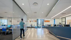 Sahuarita’s main entry opens as a clear interior where movement is visible. Transparency, soft light, and calm acoustics guide navigation, sharing, and study.